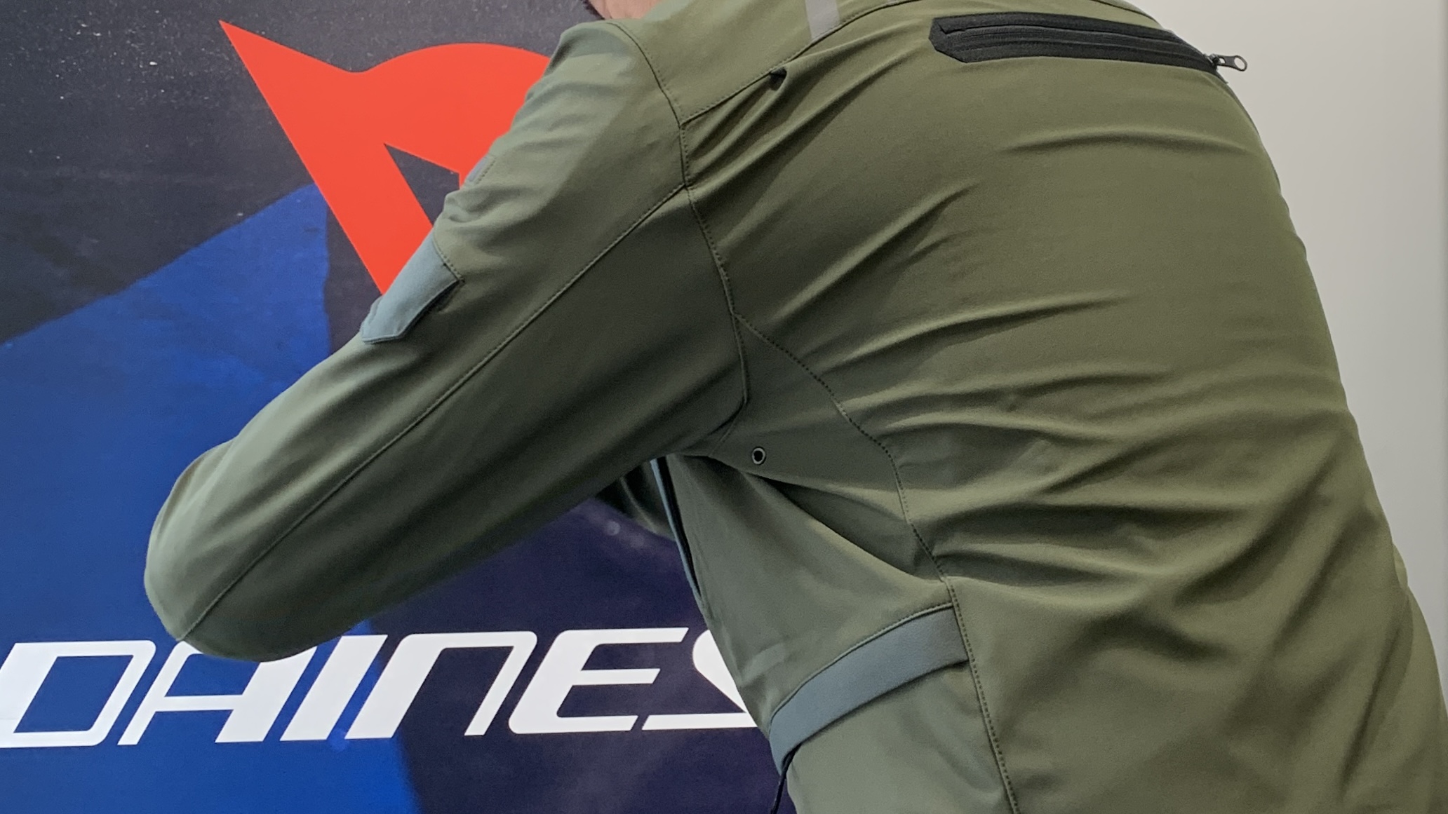 防寒アウターとメッシュJKのはざまを埋めるNewモデル【LARIO TEX JACKET】
